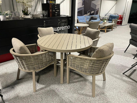 Supremo 4 Seat Round Dining Set With Rounded Chairs